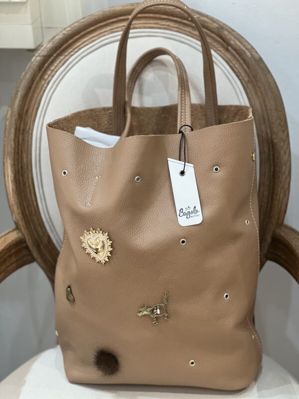 Sacs Bagolo - Sac en Cuir Souple Camel avec Pin's