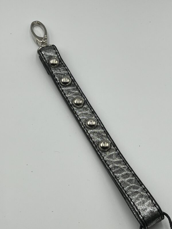 Virginie Darling - La dragonne Rock couleur Silver en cuir -