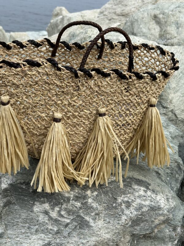 Panier Via mail bag - panier italien - en osier avec pompons franges et cuir marron foncé
