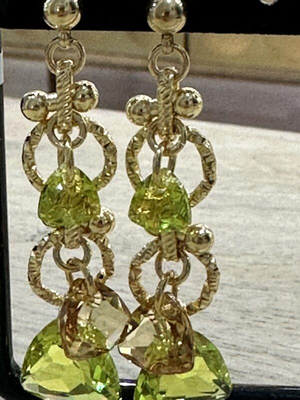 Sophie Goetsch - Boucles d'oreilles cristal miel et vert anis.
