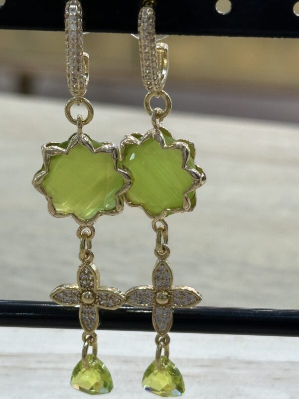 Sophie Goetsch - Boucles d'oreilles cristal, zirconium et resine vert anis