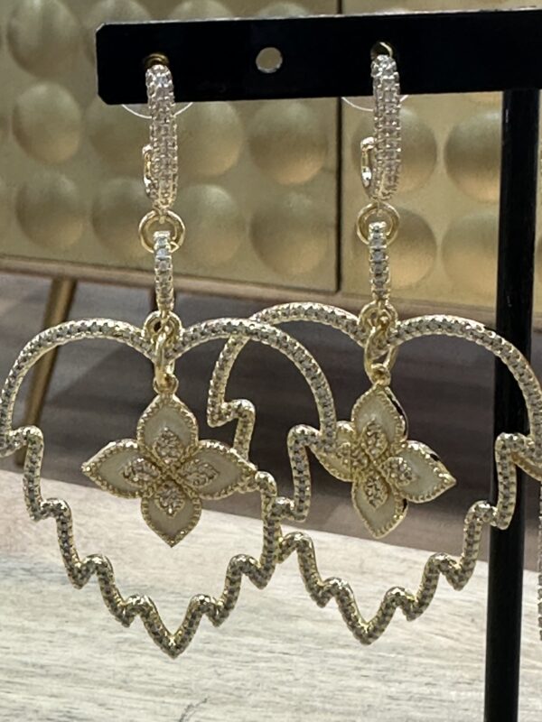 Sophie Goetsch - Boucles d'oreilles forme feuilles et fleurs centrale zirconium
