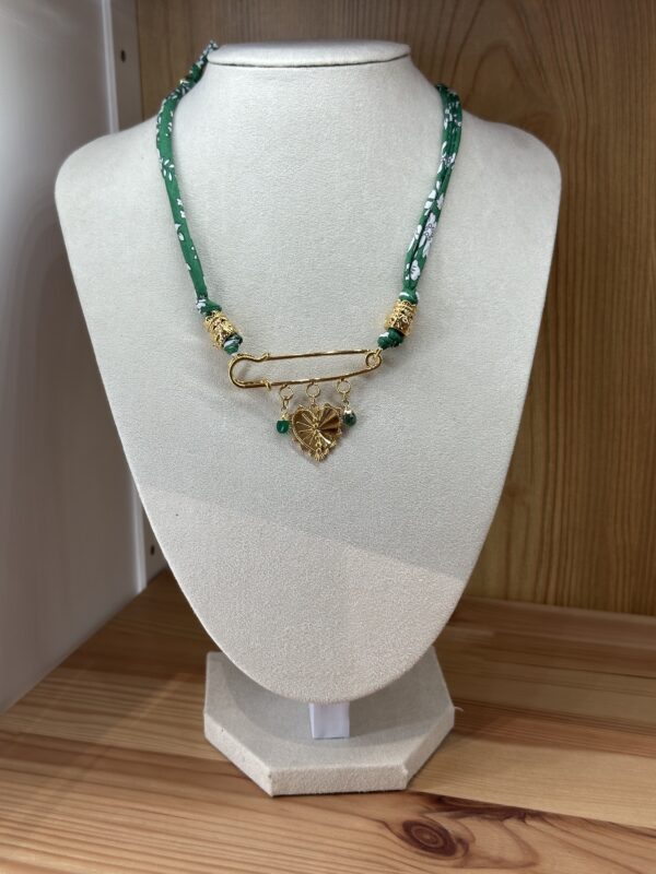 Monsens - Collier Safety Pins - onyx verte et calcedoine verte coeur centrale