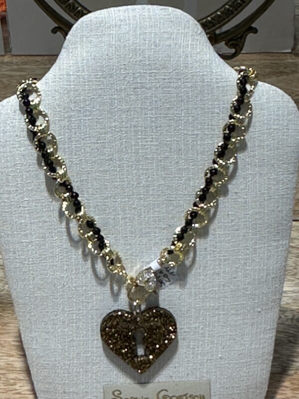 Sophie Goetsch - Collier gros maillons coeur central - collection Attache-moi – Image 3